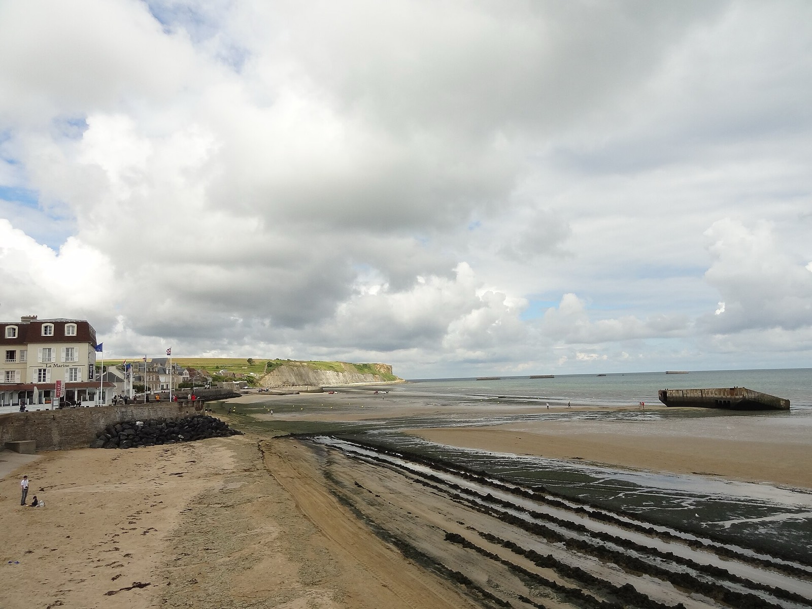 Arromanches-les-Bains - Place du Six Juin, plage en Calvados